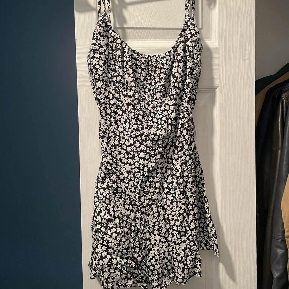 New romper 🤍🖤
